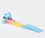 مجرى سيارة أطفال مع سيارة