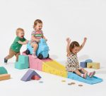 ⁦مجرى سيارة أطفال مع سيارة⁩ - الصورة ⁦2⁩